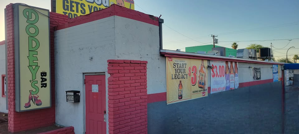 Dodey's North pool hall exterior/interior