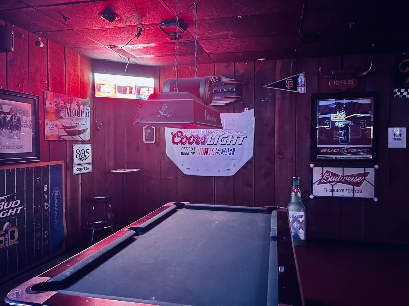 Uncle Tom's Cabin pool hall exterior/interior