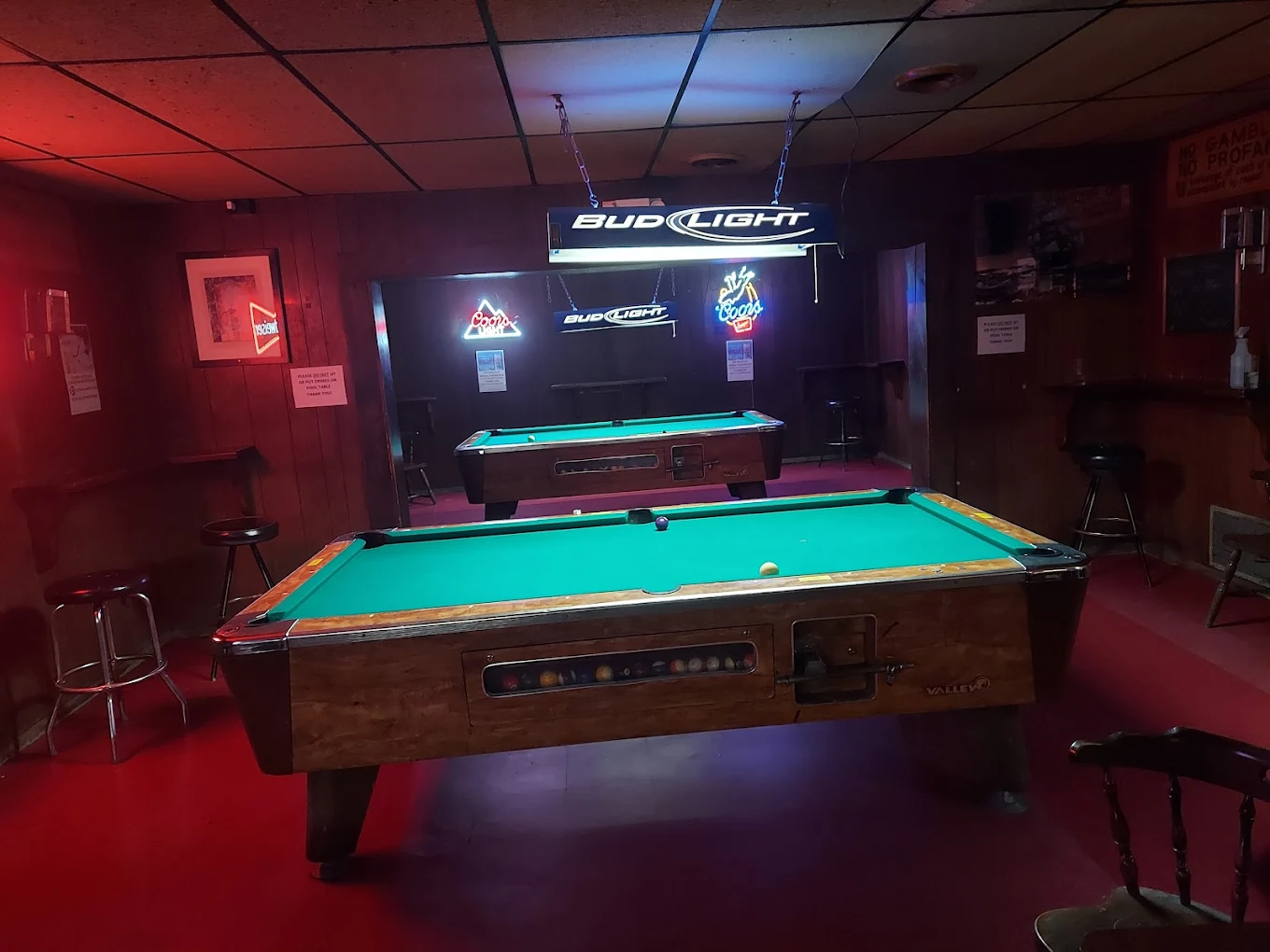 Lakeview Lounge pool hall exterior/interior