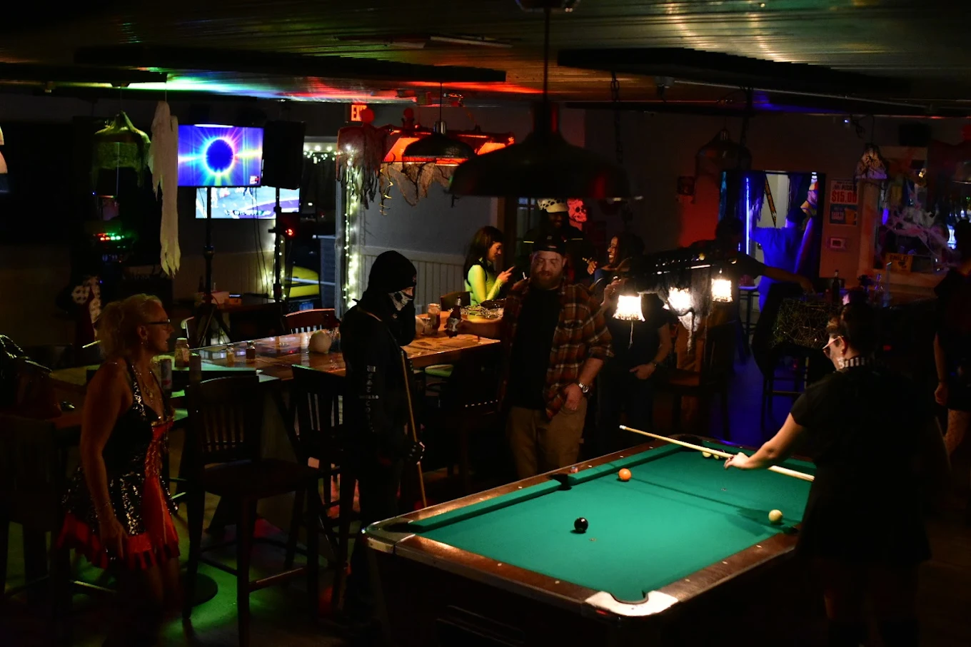 Big Wig's pool hall exterior/interior