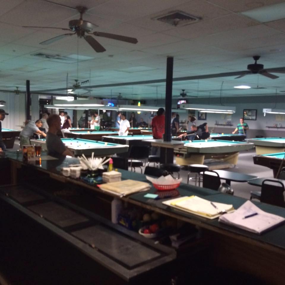 Lucky 7 Billiards pool hall exterior/interior