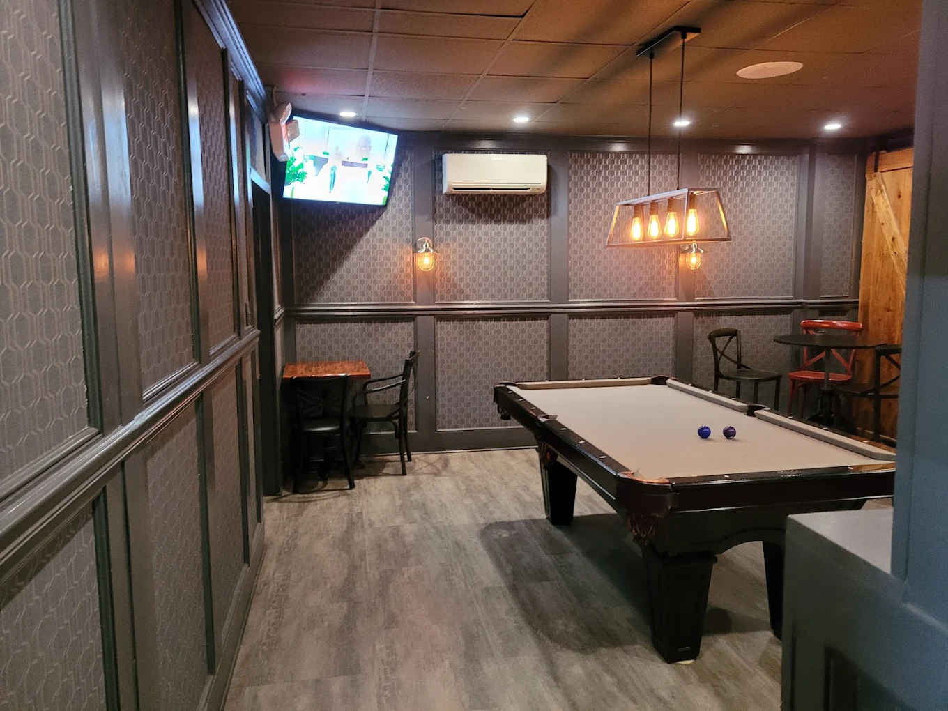 Garp and Fuss pool hall exterior/interior