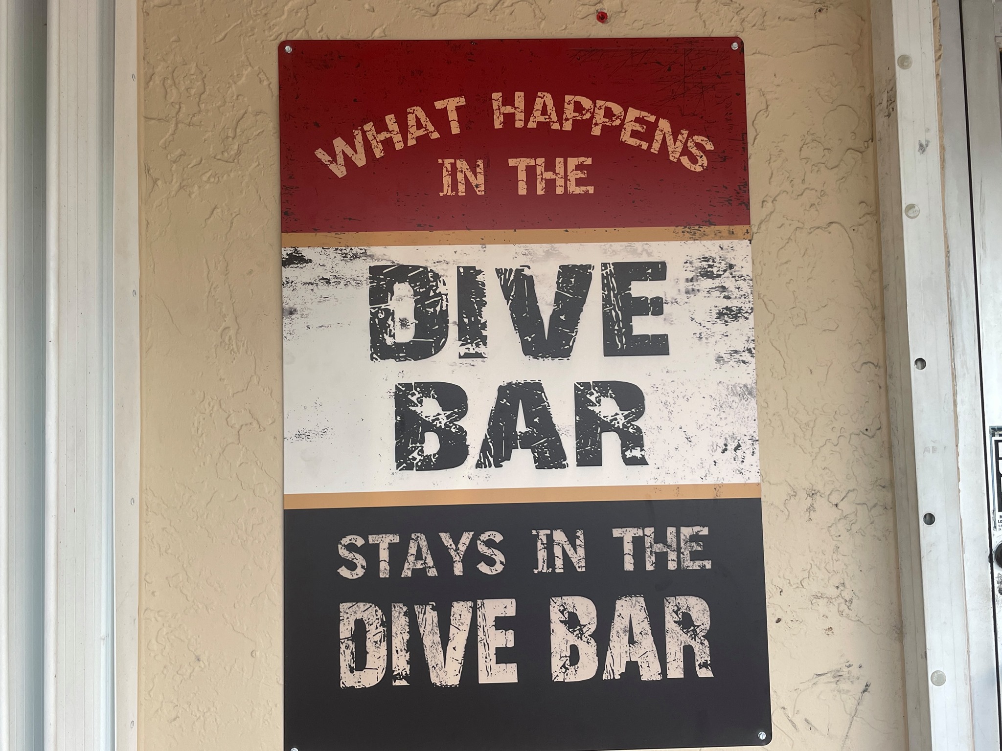 Major's Dive Bar pool hall exterior/interior