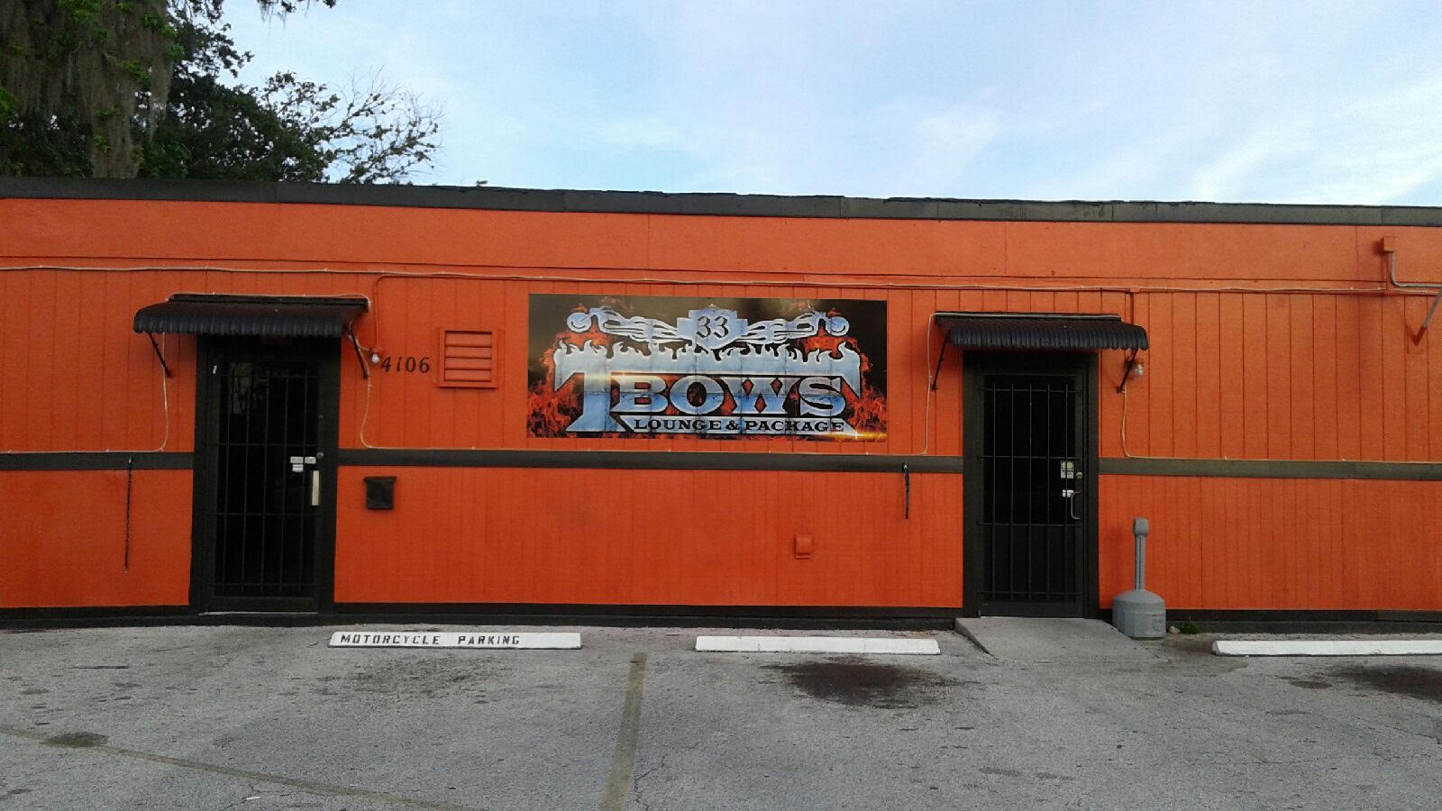 TBows33 Lounge & Package pool hall exterior/interior