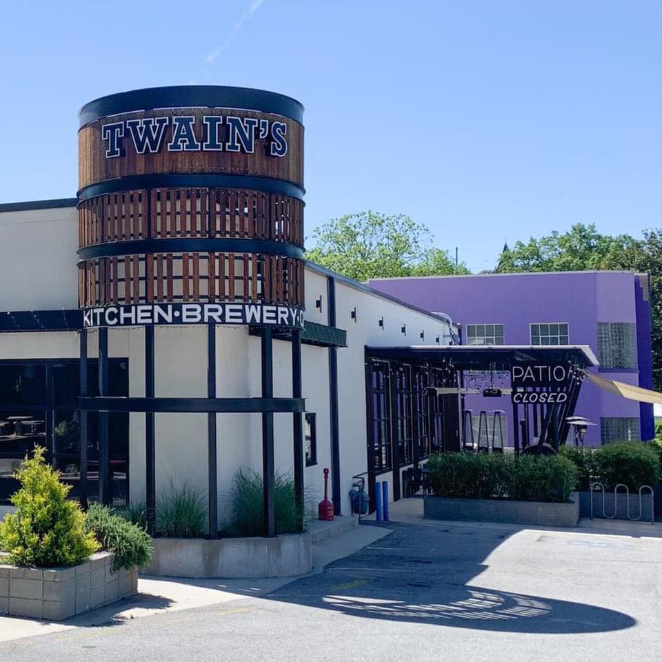 Twain's Brewpub & Billiards pool hall exterior/interior