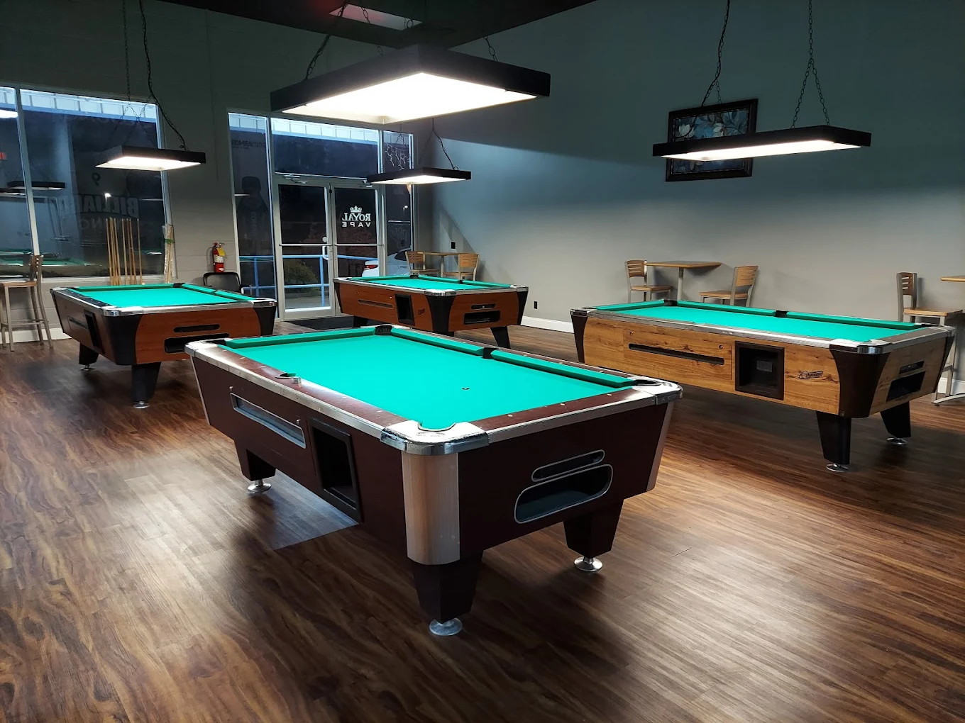 Royal Vape and Billiards pool hall exterior/interior
