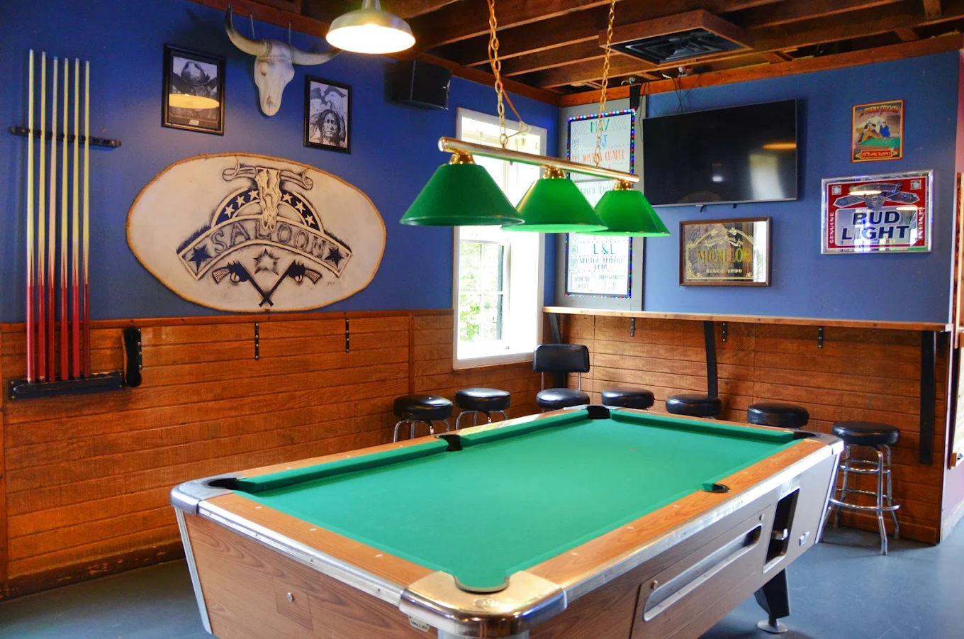 1st Street Saloon pool hall exterior/interior