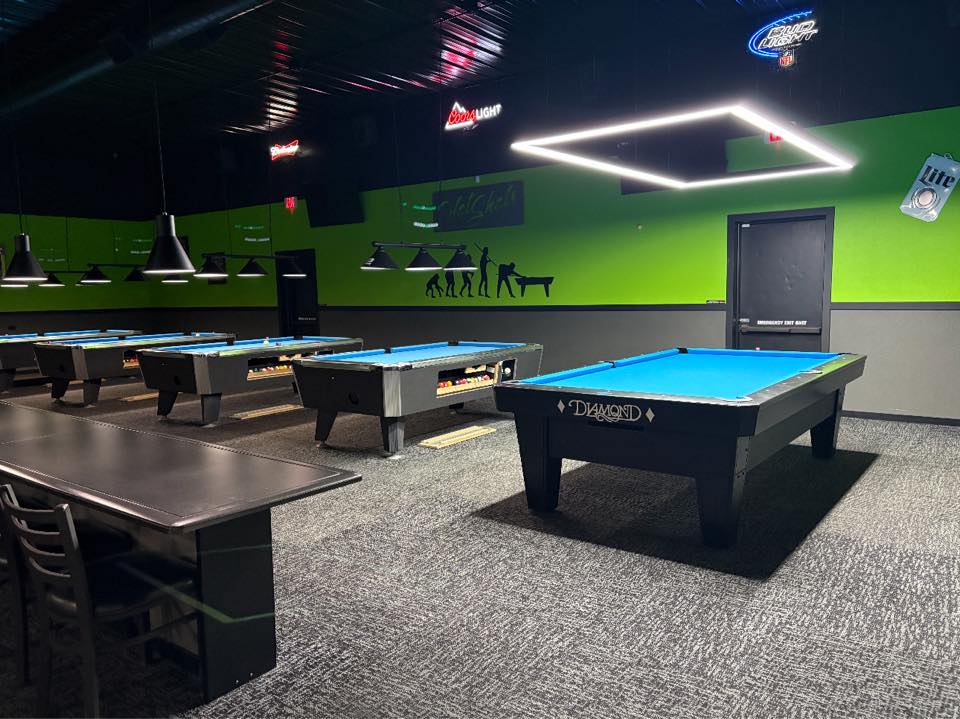 Hot Shots Billiards pool hall exterior/interior