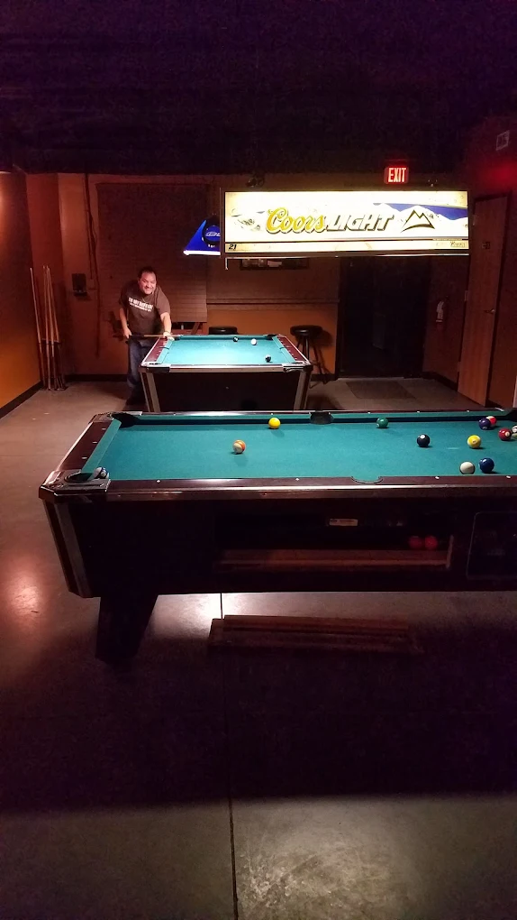 Doc's Lounge pool hall exterior/interior