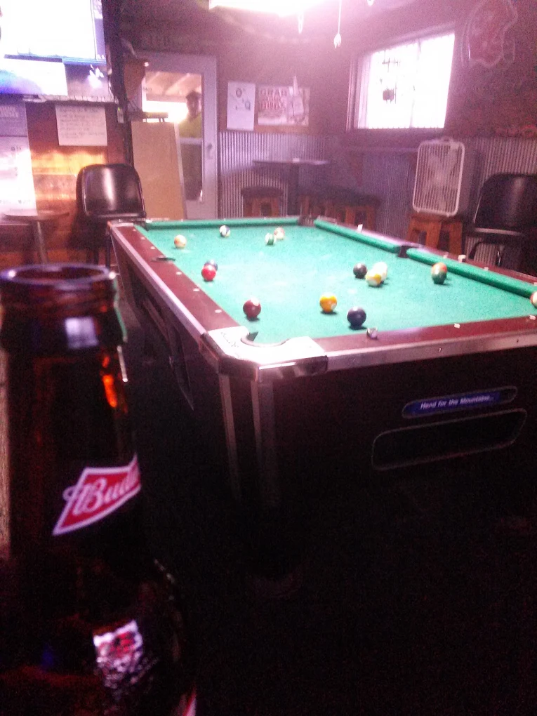 Dad's Hole in the Wall pool hall exterior/interior