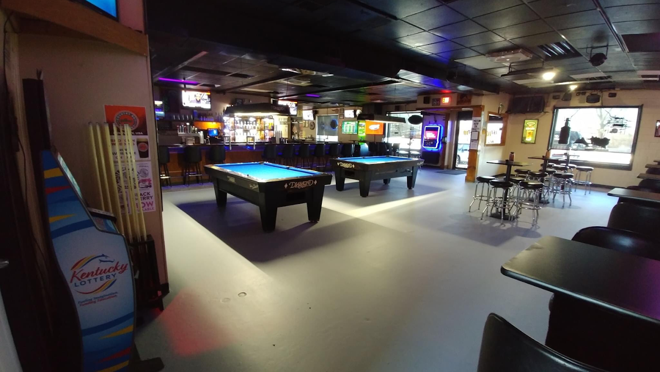1st & 10 Sports Bar pool hall exterior/interior