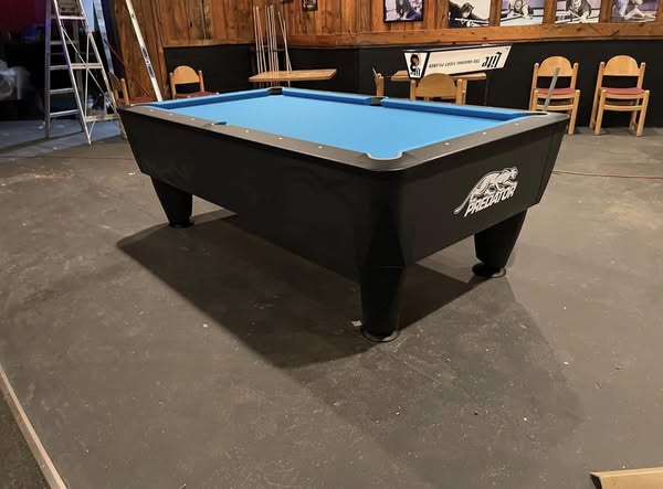 Uncle 7s Bourbon Bar & Grill pool hall exterior/interior