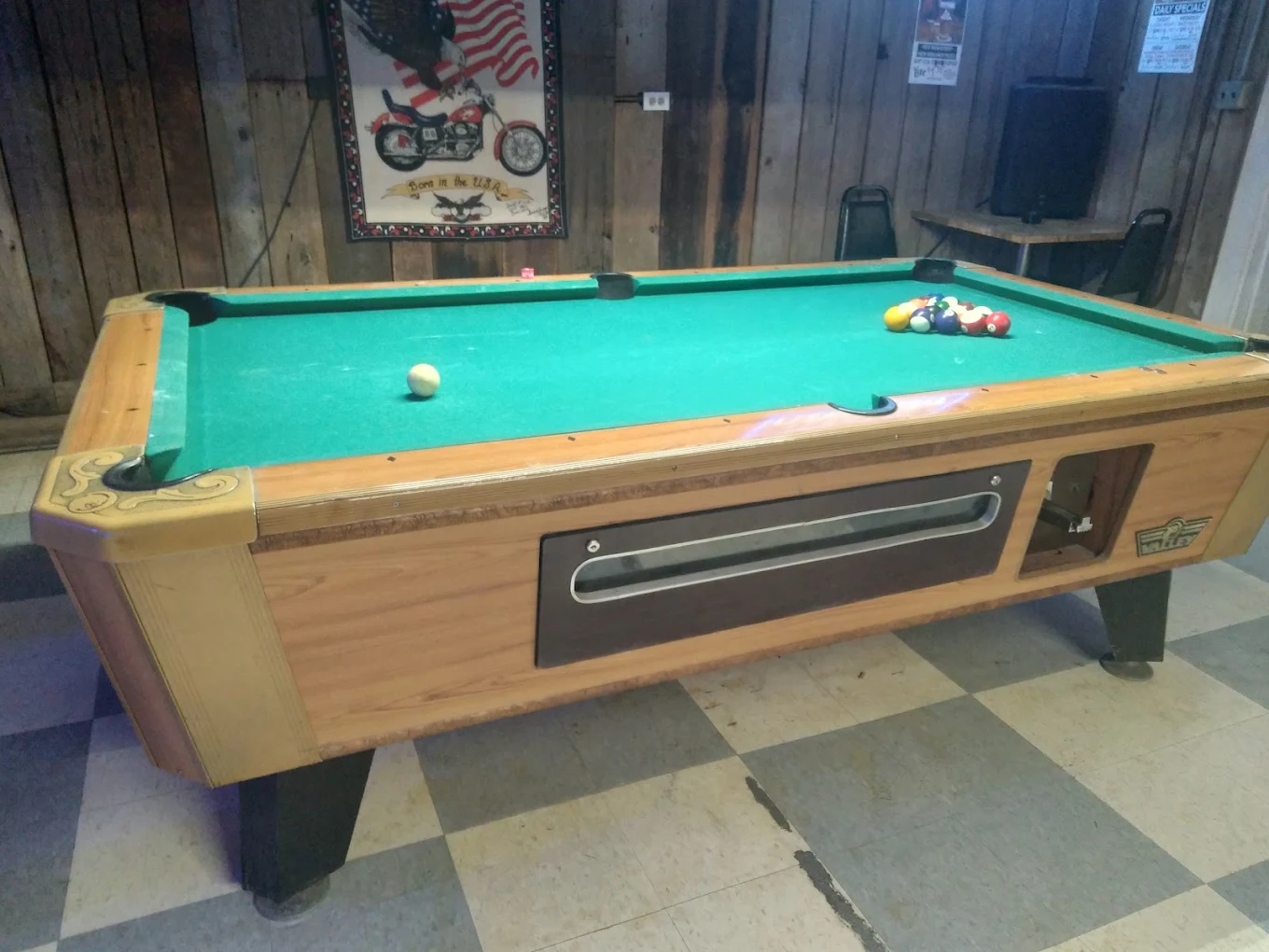 Artie Ray's Sundown Lounge pool hall exterior/interior