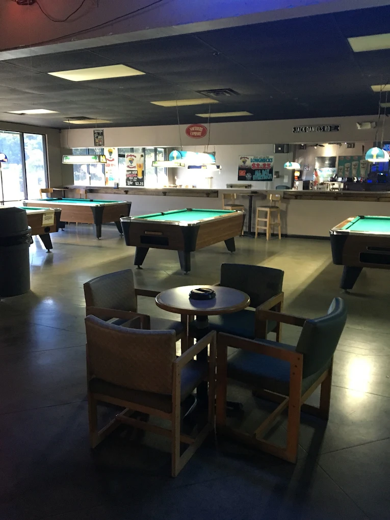 Daiquiri's and Creams pool hall exterior/interior