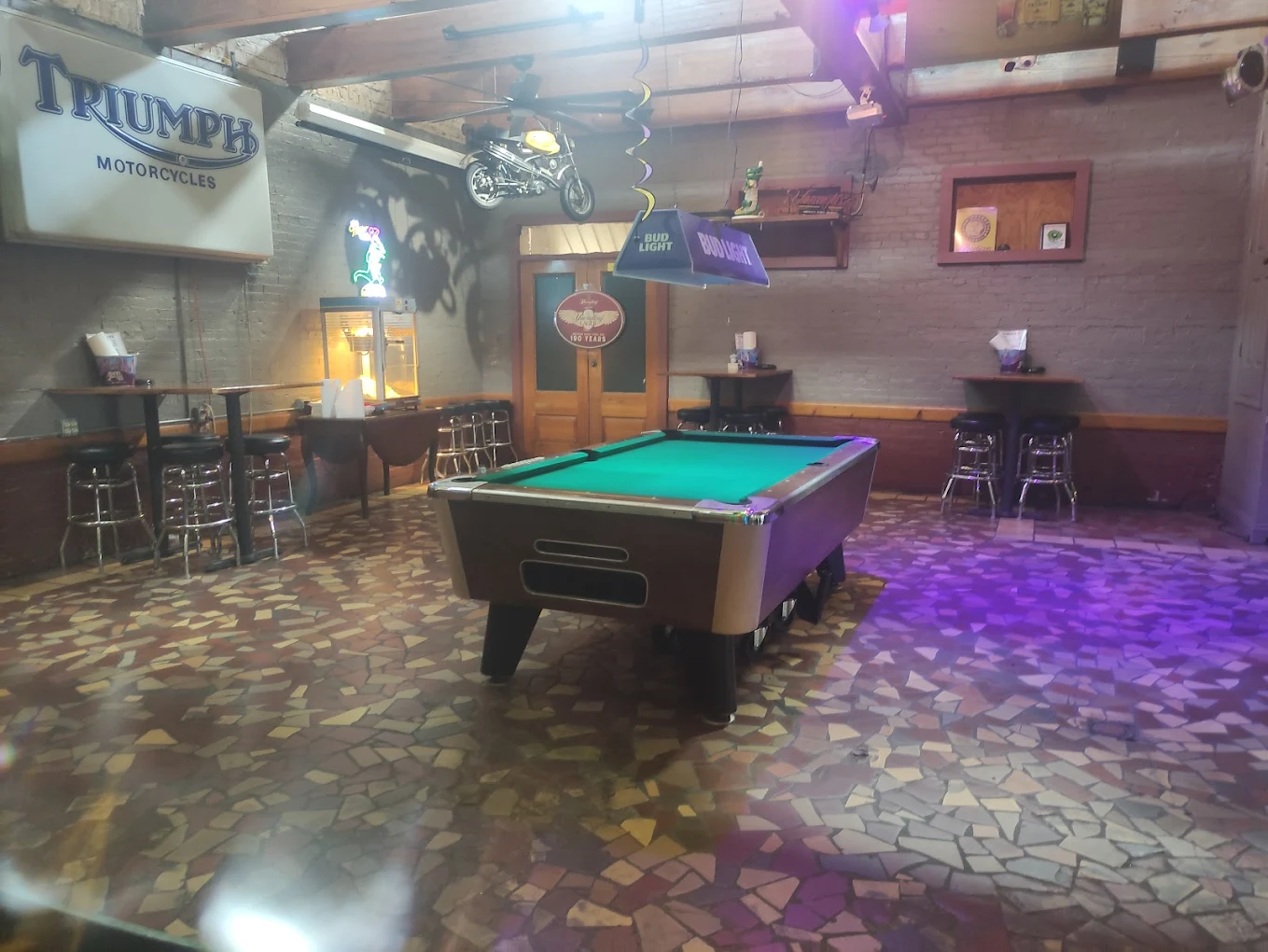 Beer Belly's Bar and Grill pool hall exterior/interior
