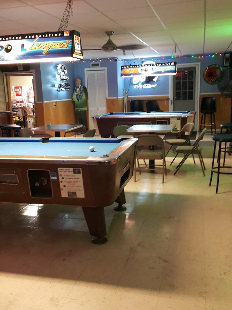 Duke's Tavern pool hall exterior/interior