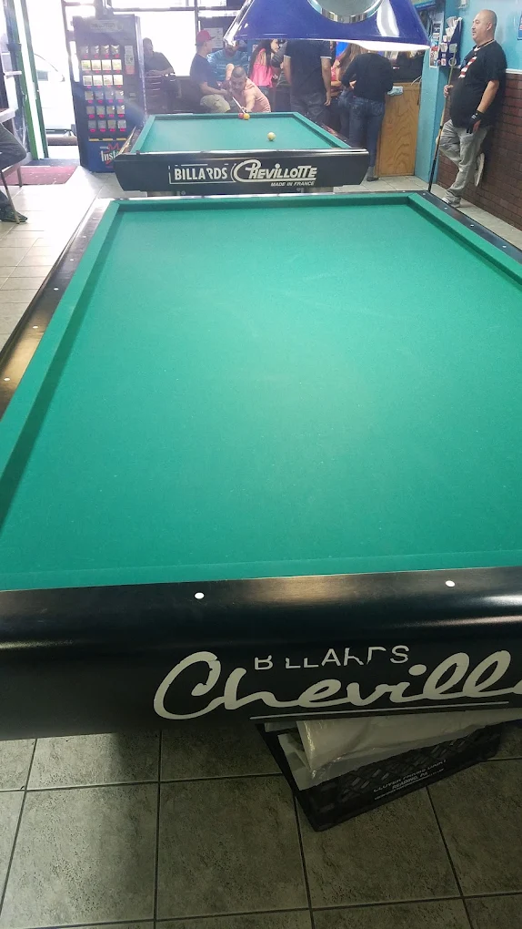 Billares Columbia pool hall exterior/interior
