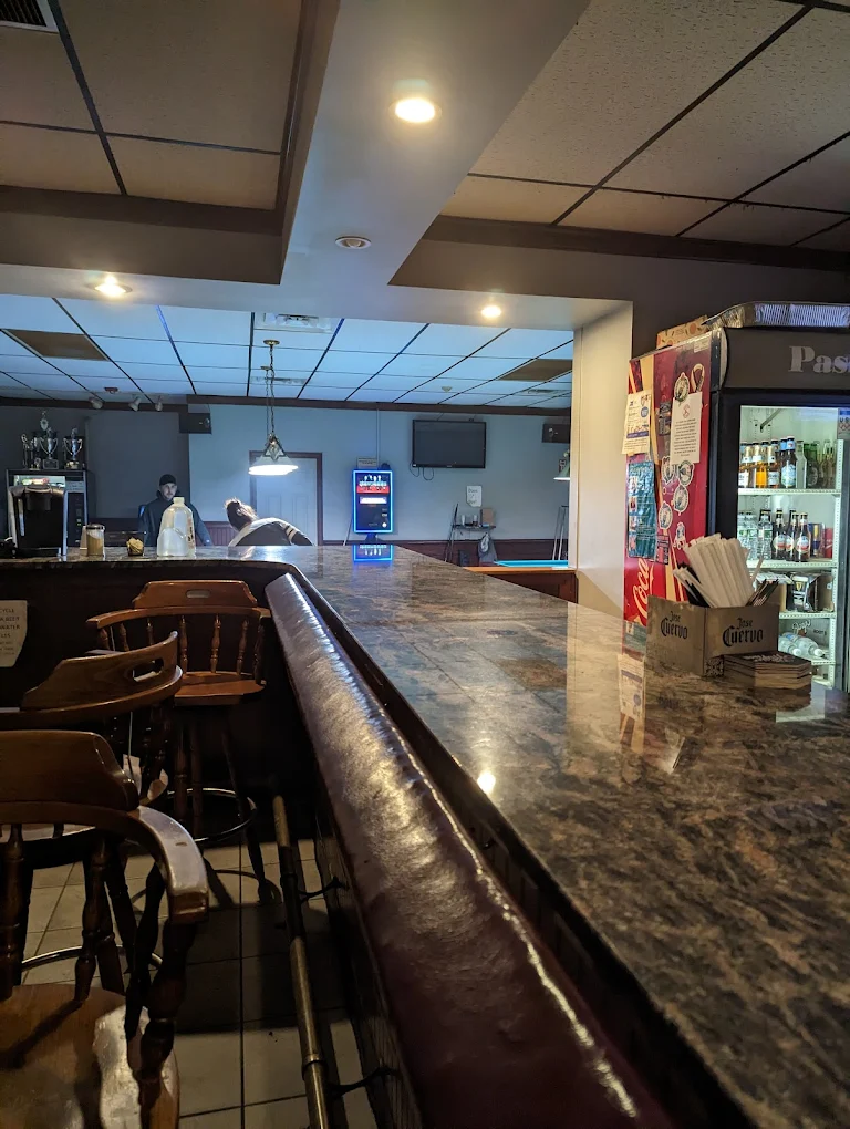 Club Passe-Temps pool hall exterior/interior