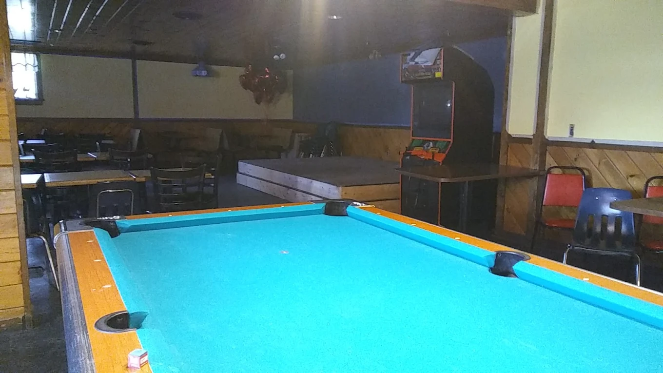 Bayside Lounge pool hall exterior/interior