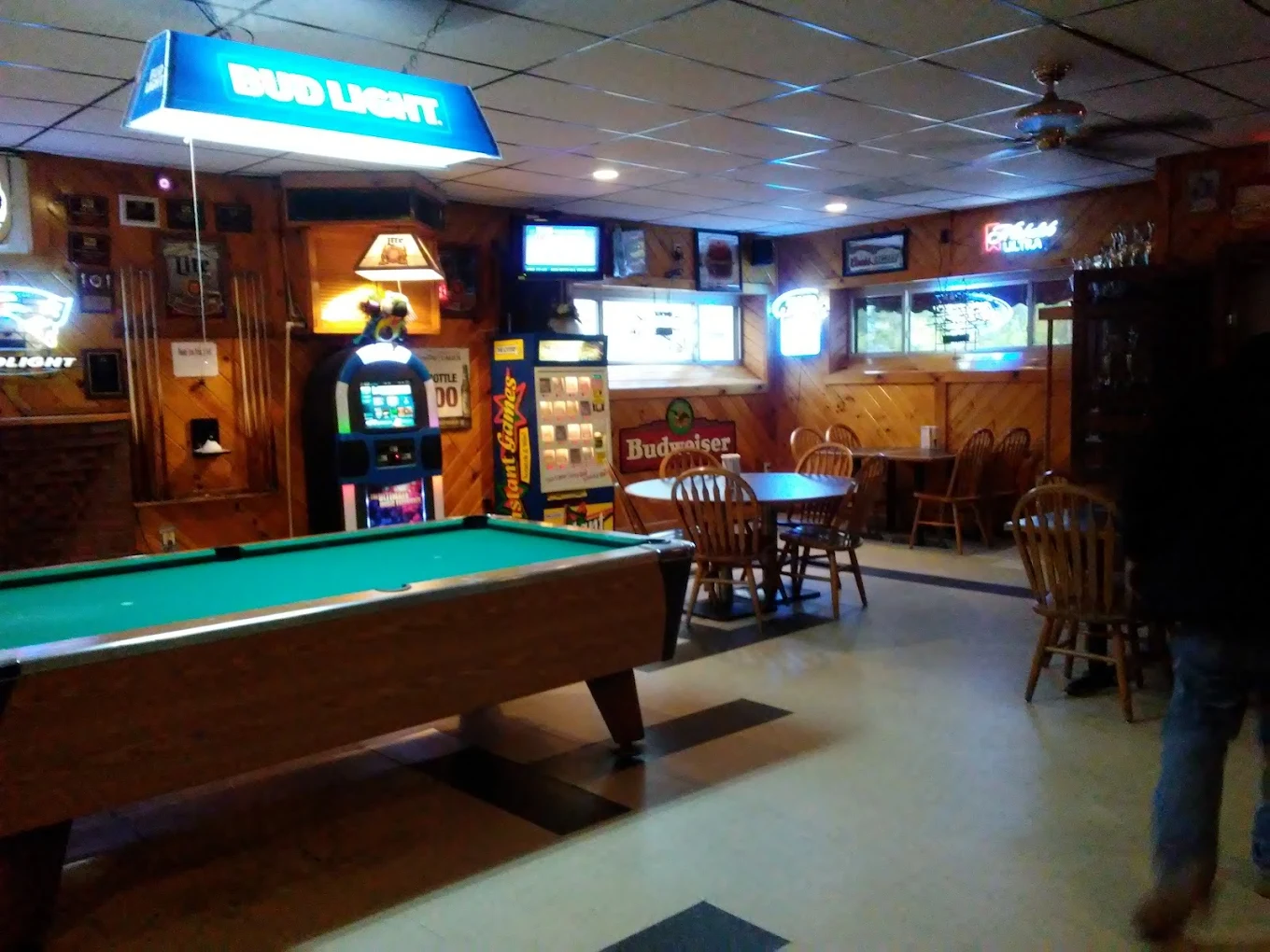 Toy Town Pub pool hall exterior/interior