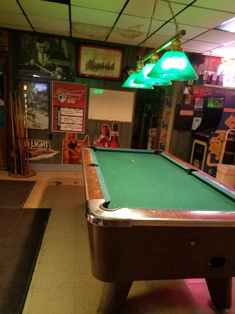 LeBoeuf's Lounge pool hall exterior/interior