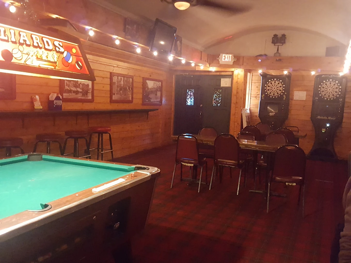 Roaring 20s Saloon pool hall exterior/interior