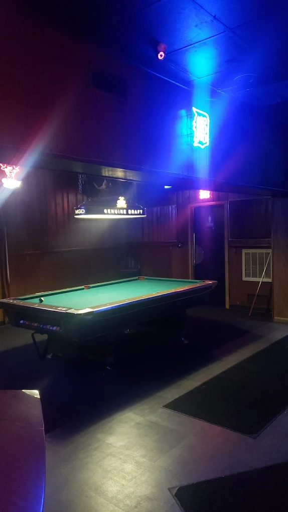 Fireside Inn Dive Bar pool hall exterior/interior