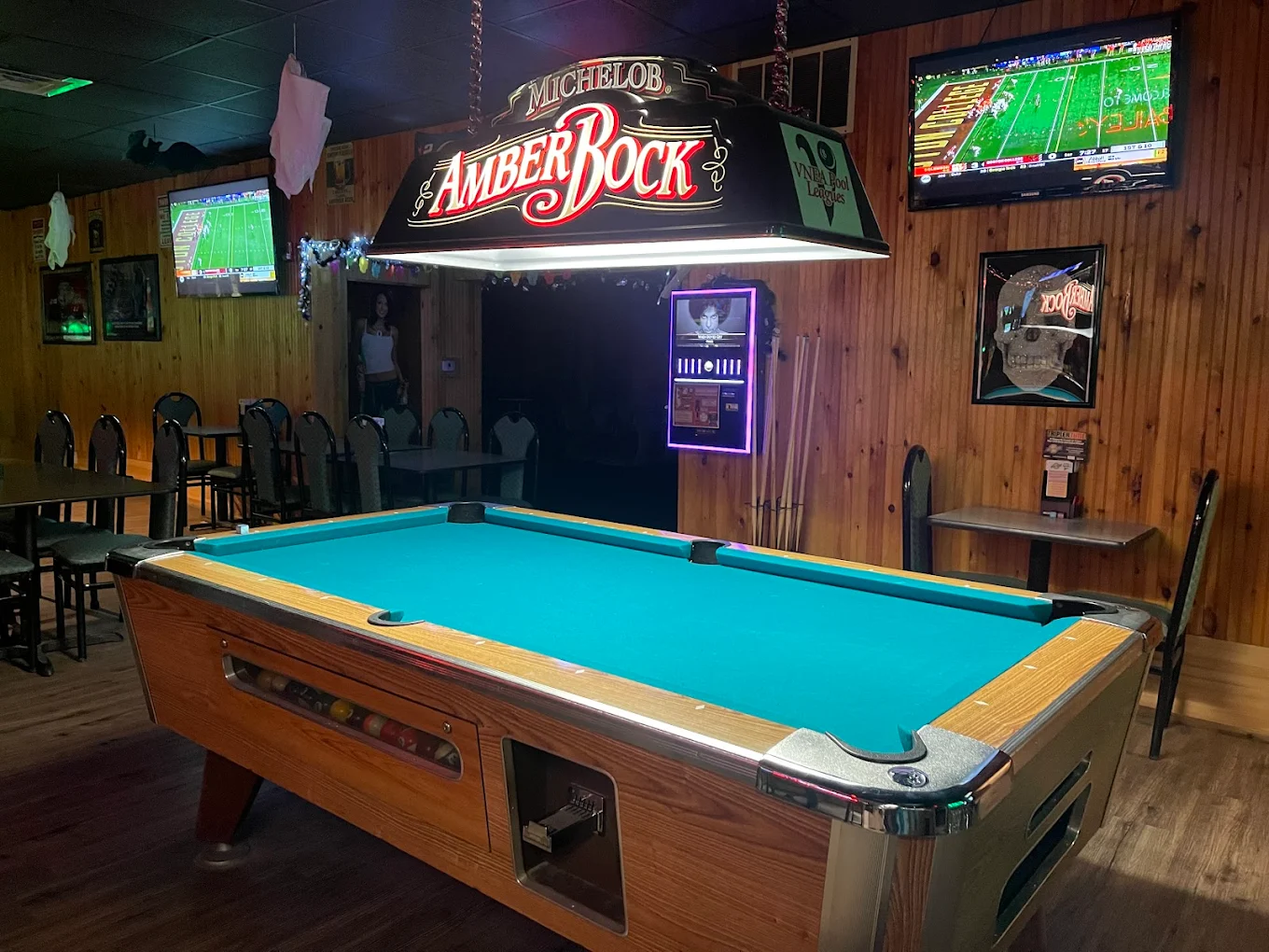 Bailey's Bar & Grill pool hall exterior/interior
