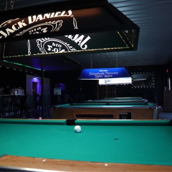 Hucky's Pool and Daiquiris pool hall exterior/interior