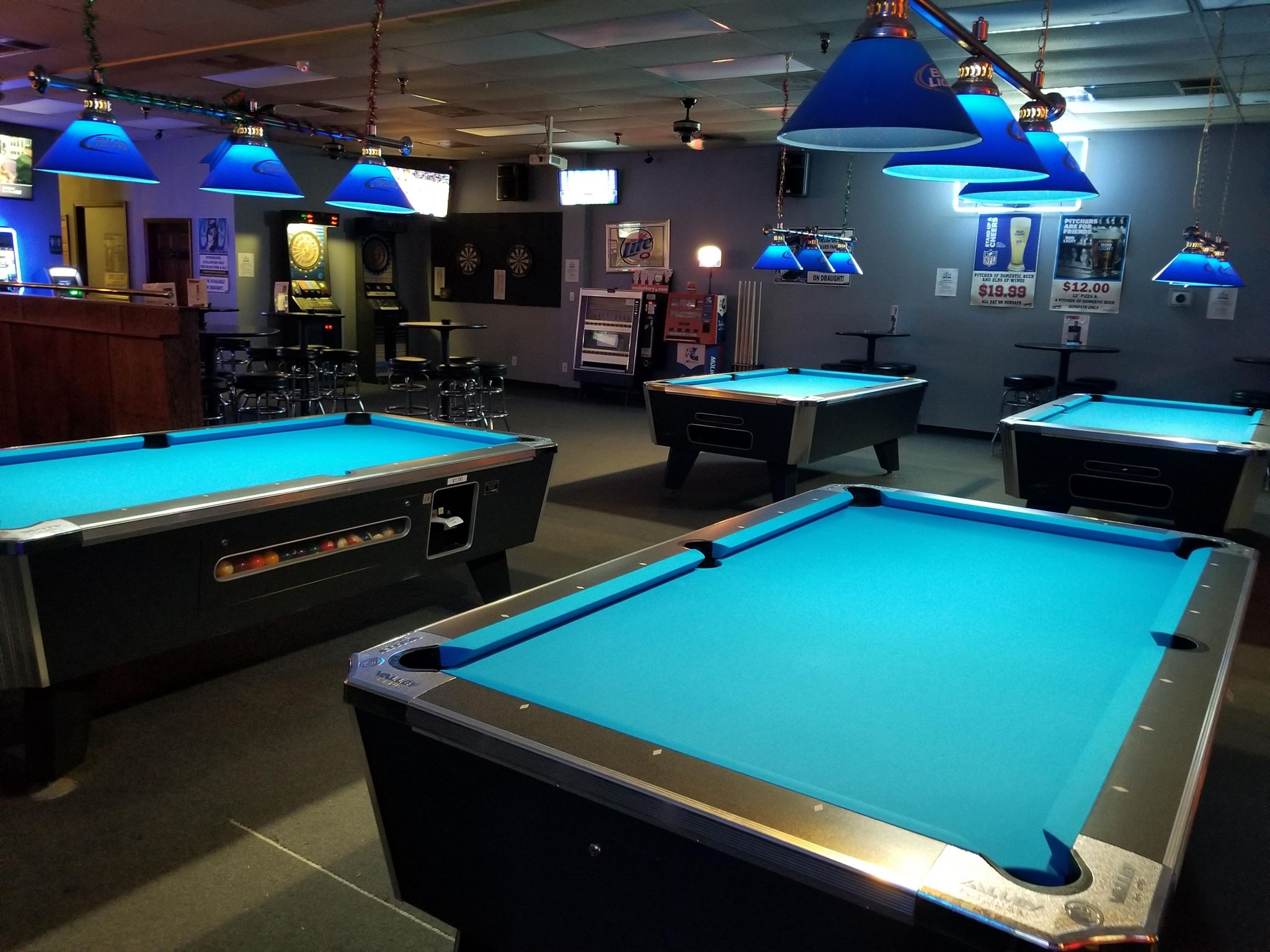 Schmoll's 8 Ball Bar & Grill pool hall exterior/interior