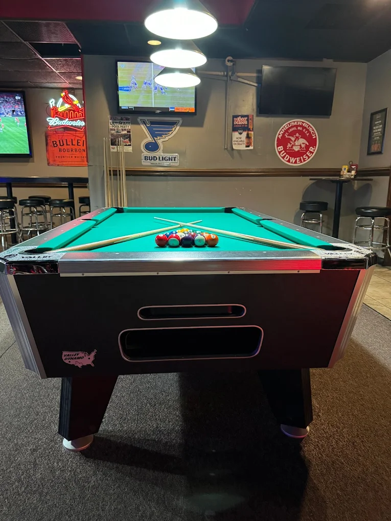Redbirds Sports Bar & Grill pool hall exterior/interior