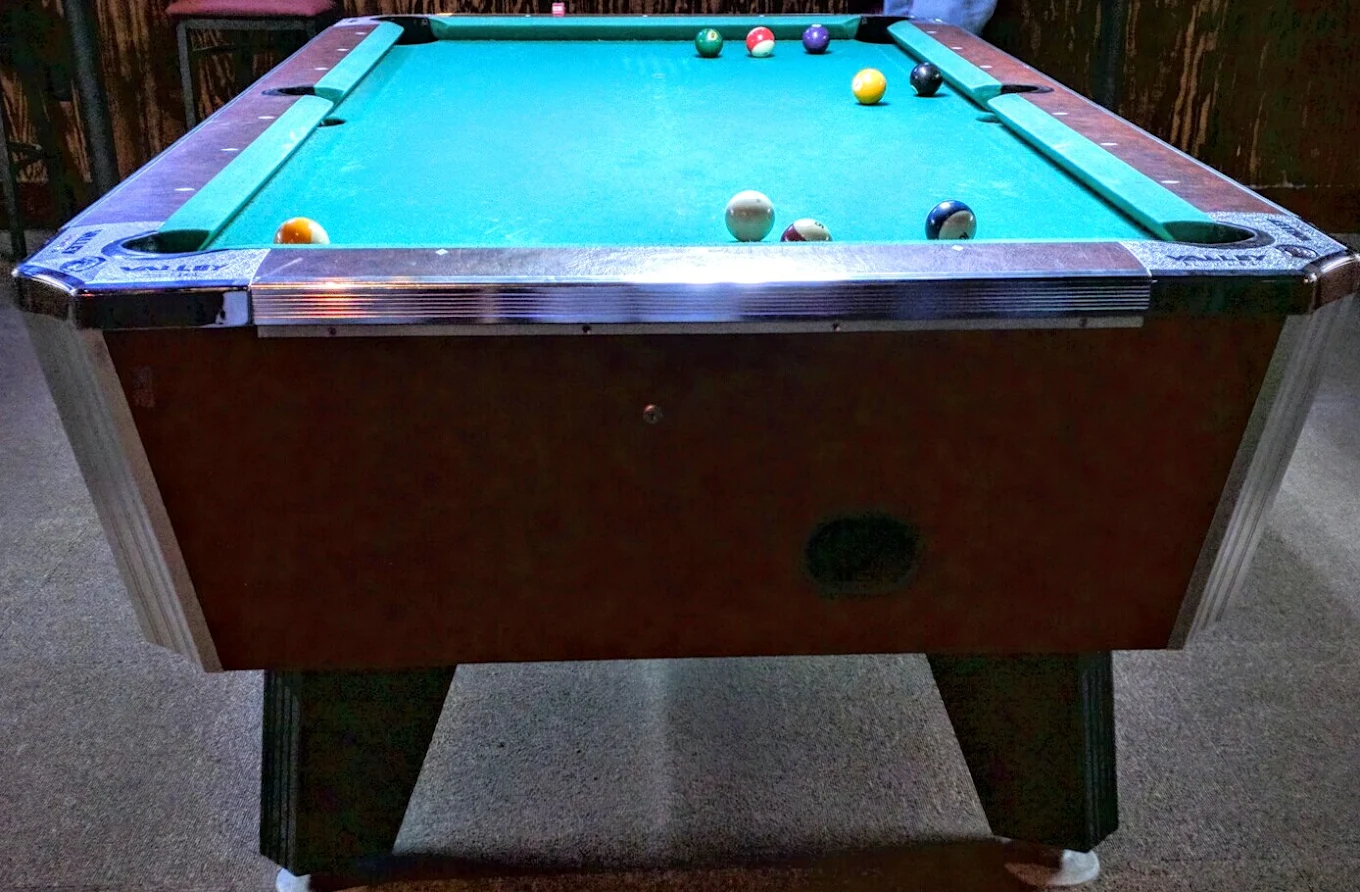 Hot Shots Sports Bar and Grill pool hall exterior/interior