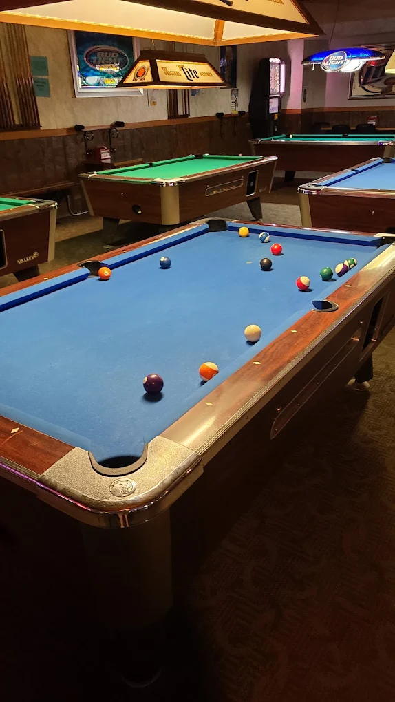 Aces Tavern pool hall exterior/interior