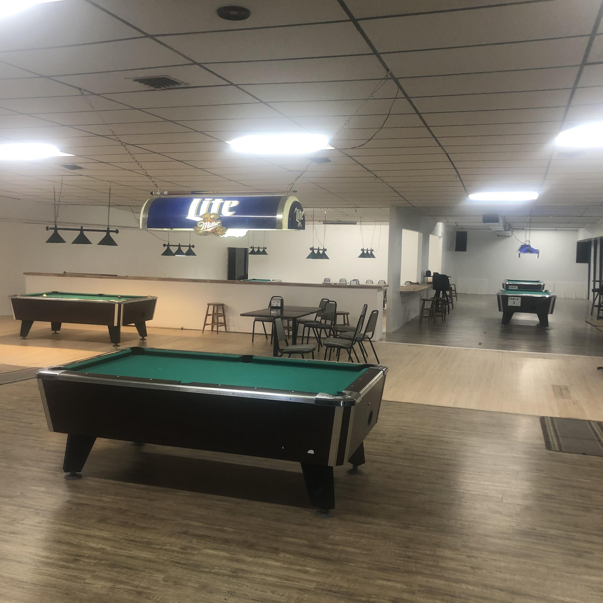 Lakeside Lanes pool hall exterior/interior