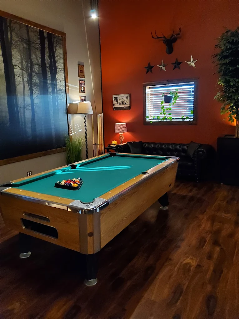 Lucky Duck Bar & Lounge pool hall exterior/interior