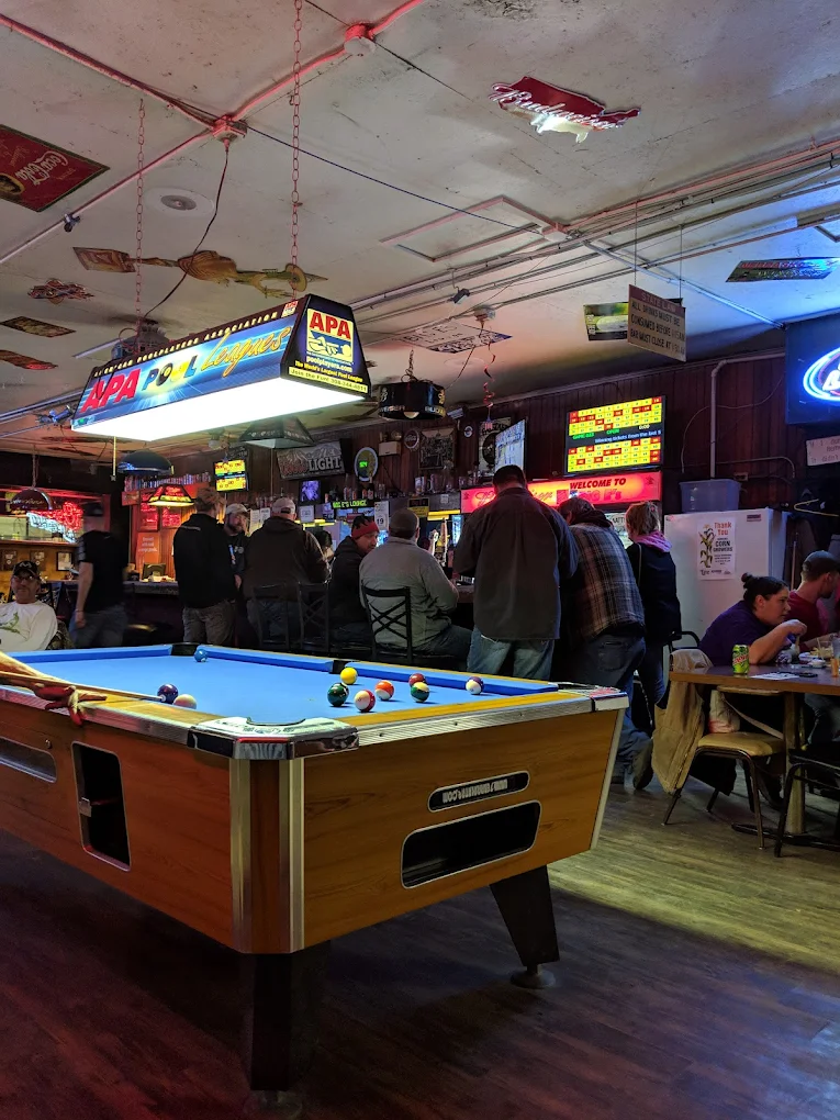 Big E's pool hall exterior/interior