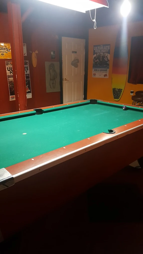 Outlaws 1882 Saloon pool hall exterior/interior