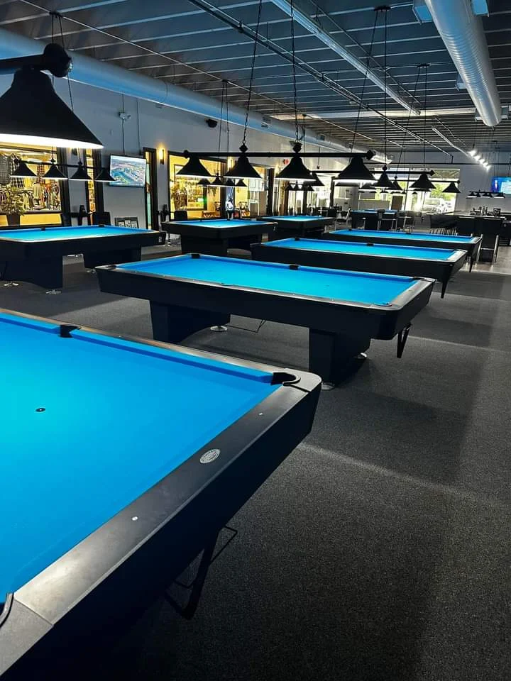 Winni Bar & Billiards pool hall exterior/interior