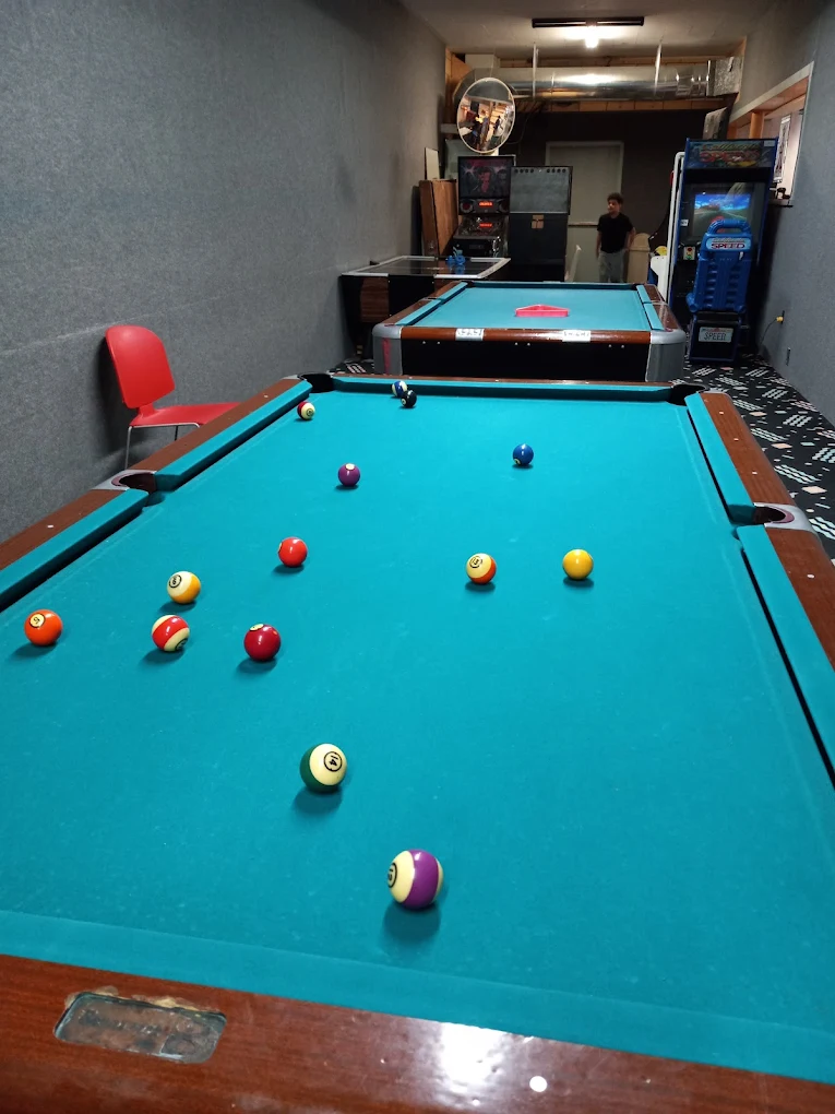 King Bowling Lanes pool hall exterior/interior