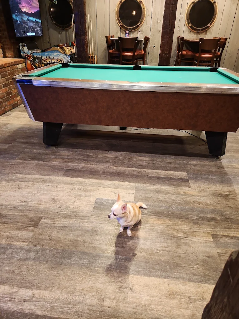 Riggers pool hall exterior/interior