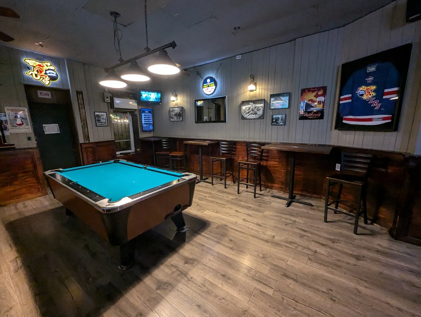 Reif's Bar pool hall exterior/interior