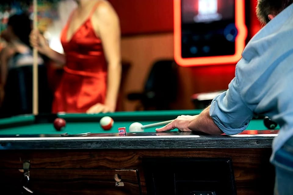 Izzy's Sports Bar pool hall exterior/interior