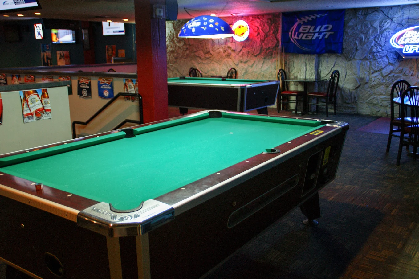 Pub 21 pool hall exterior/interior