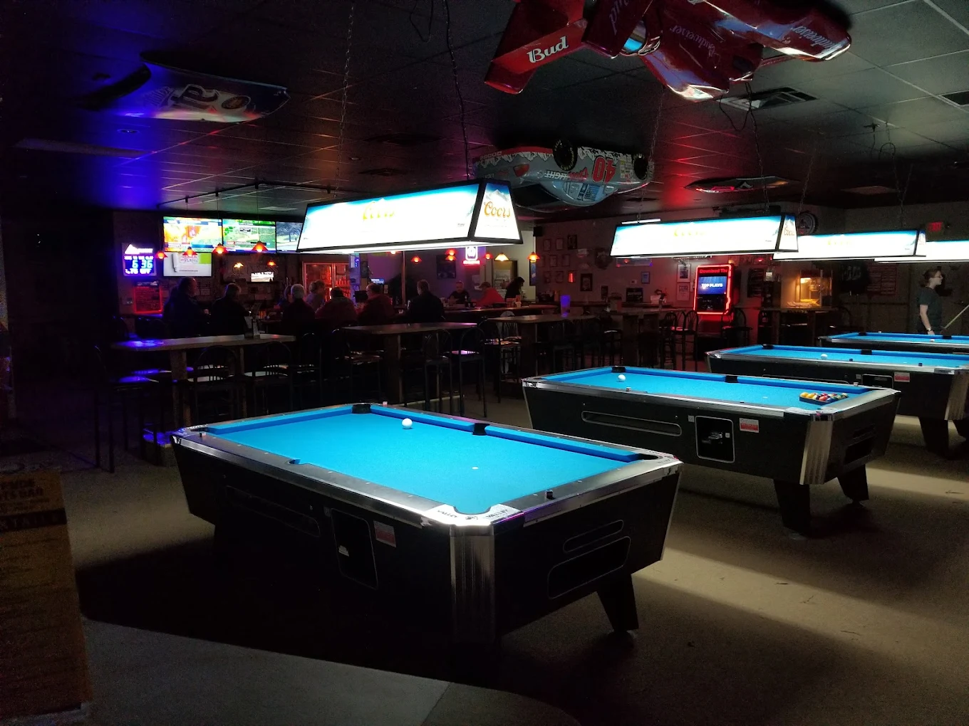 Cliffside Sports Bar pool hall exterior/interior