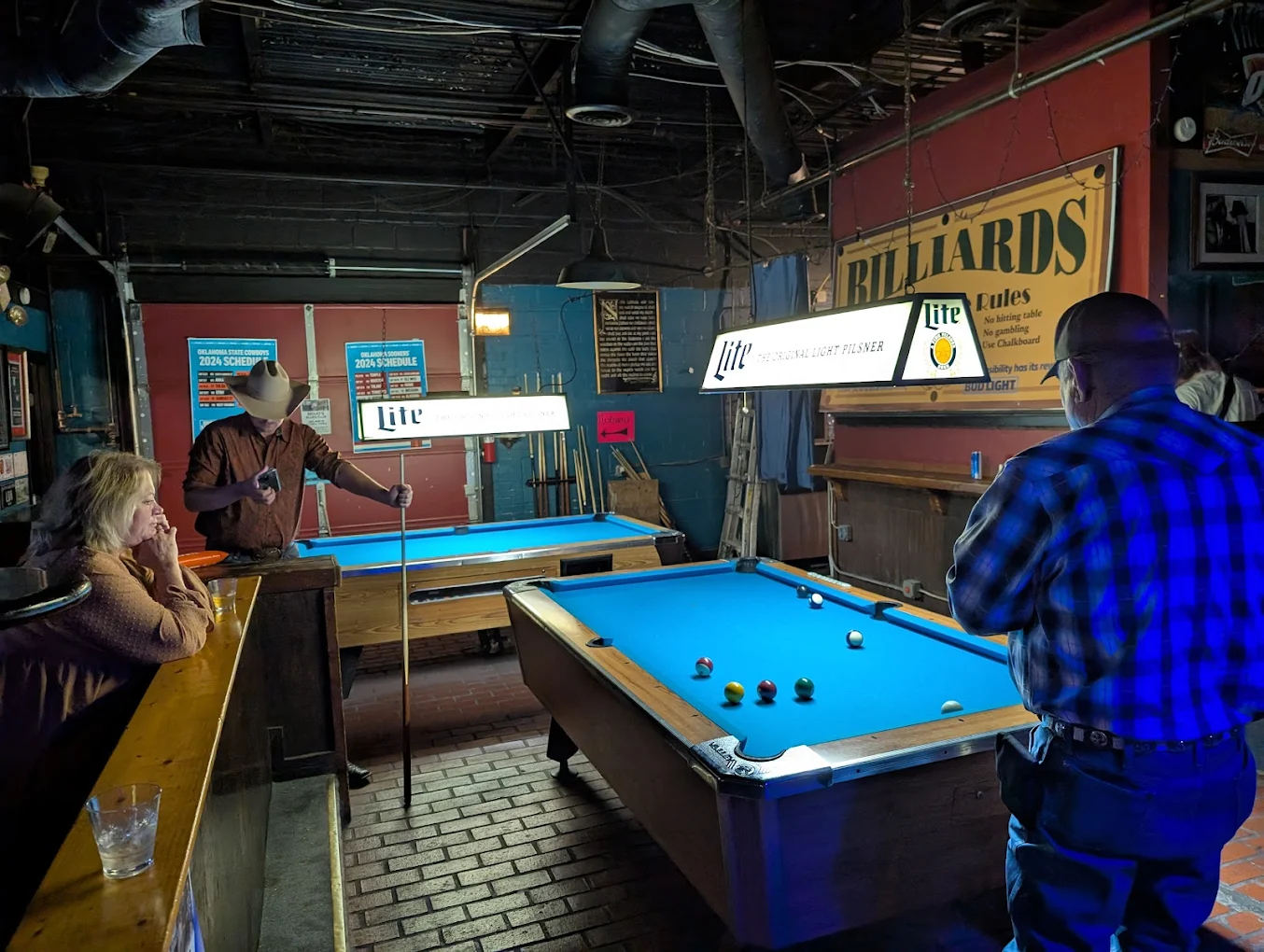 Mojo's pool hall exterior/interior