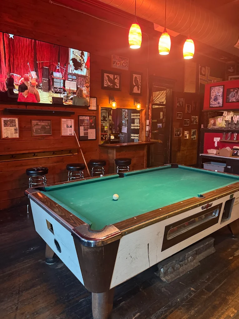 Laurelthirst Public House pool hall exterior/interior