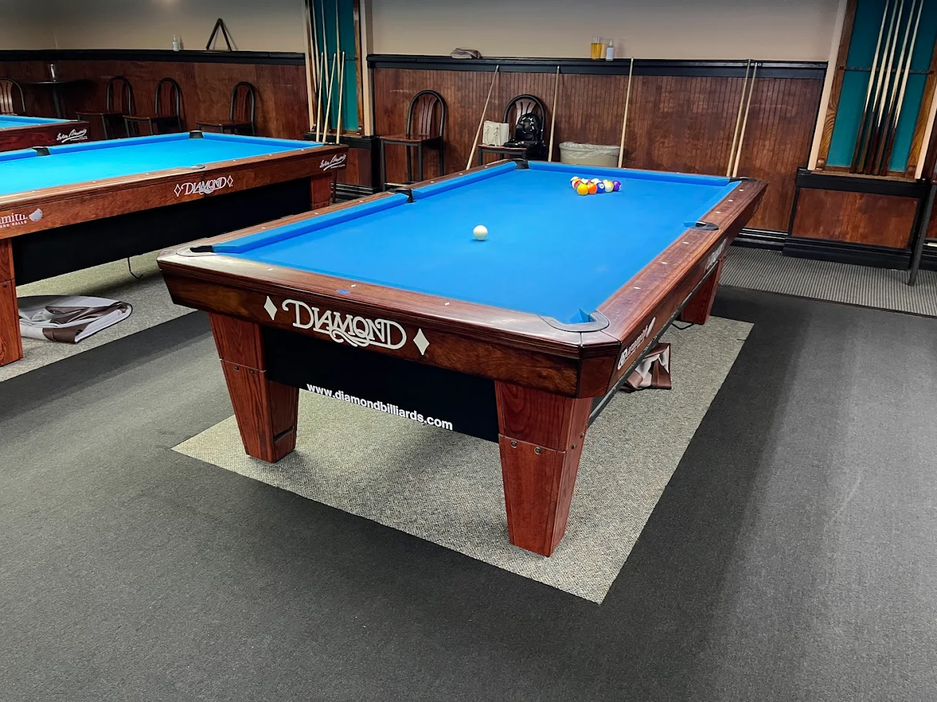 Breaker's pool hall exterior/interior