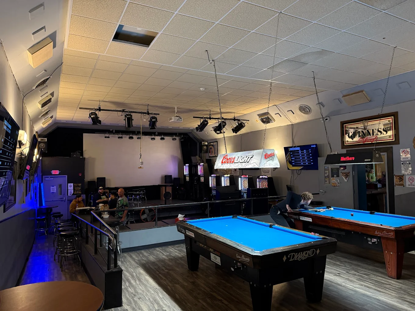 Squirrel Hill Sports Bar pool hall exterior/interior