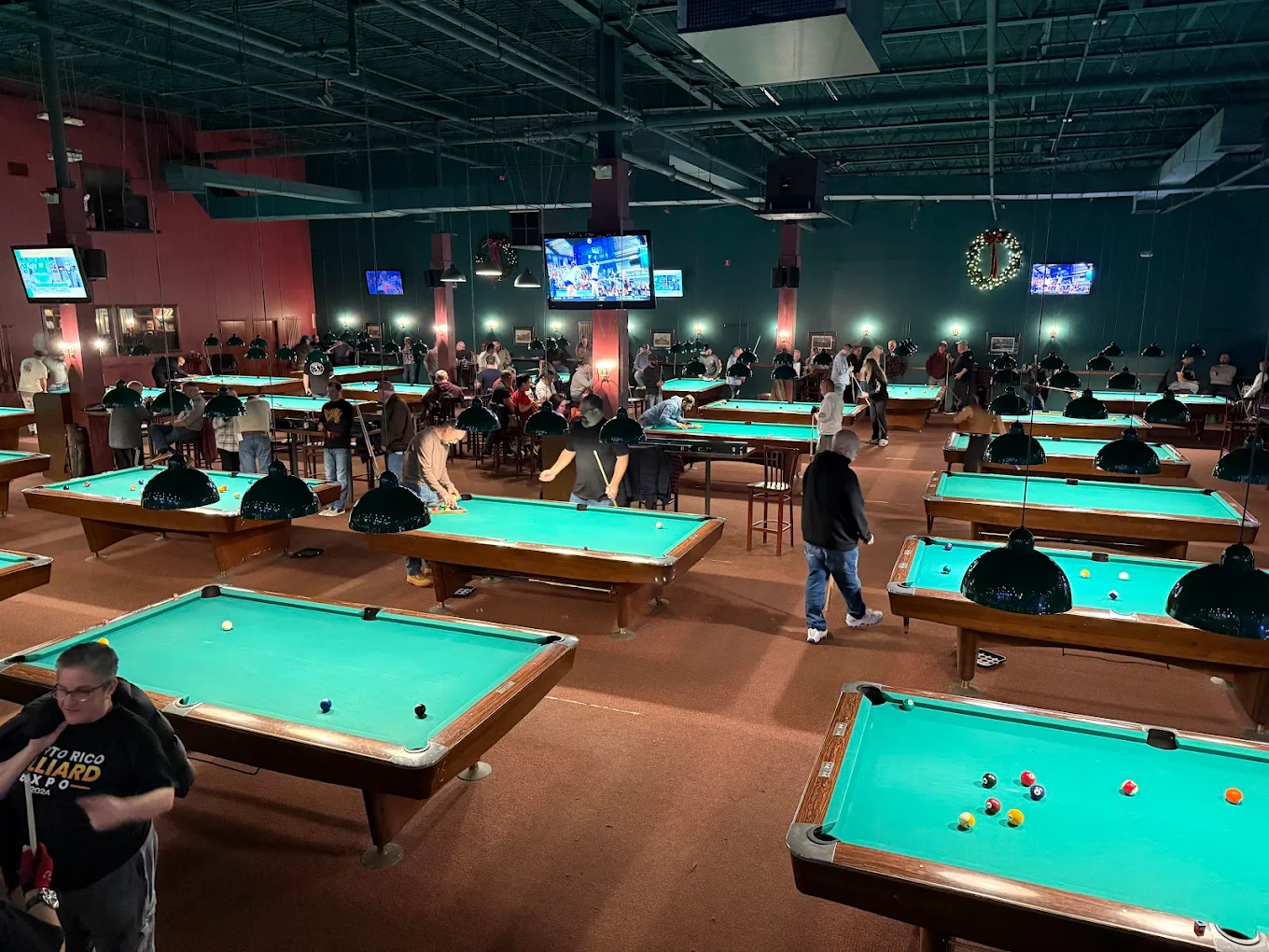 Bo's Bar and Billiards pool hall exterior/interior