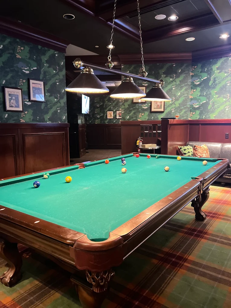 Reiners Bar & Game Room pool hall exterior/interior